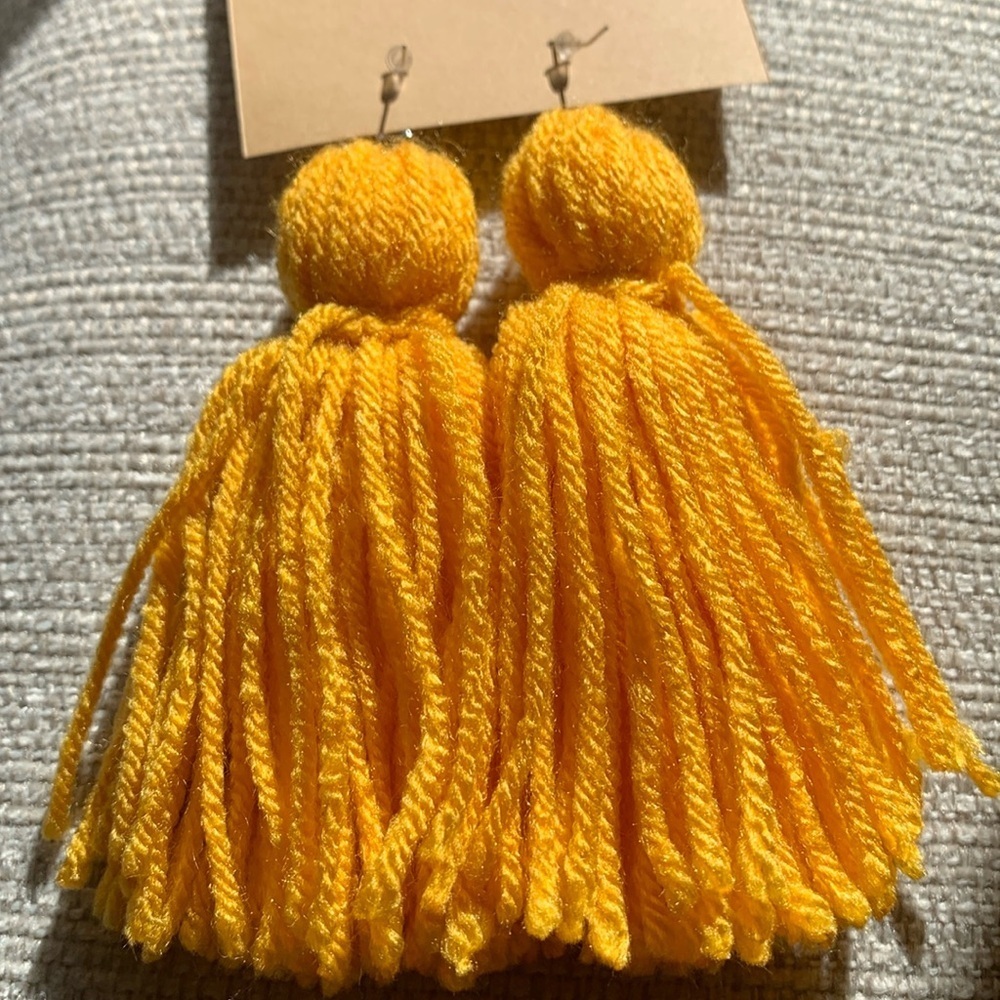 Tassel Yarn Earrings - Picture 2 of 2